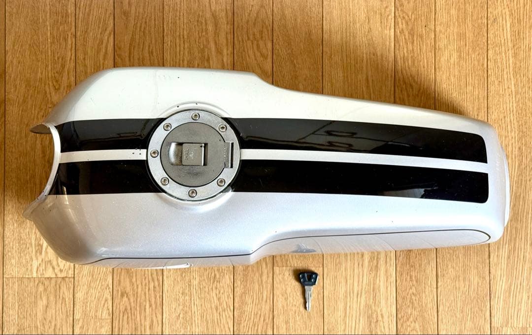 YAMAHA ヤマハ RZ50 純正タンク キー付き コック付き ドリームカラー ヤマハ RZ50 純正部品 | バイクパーツ通販 Webike