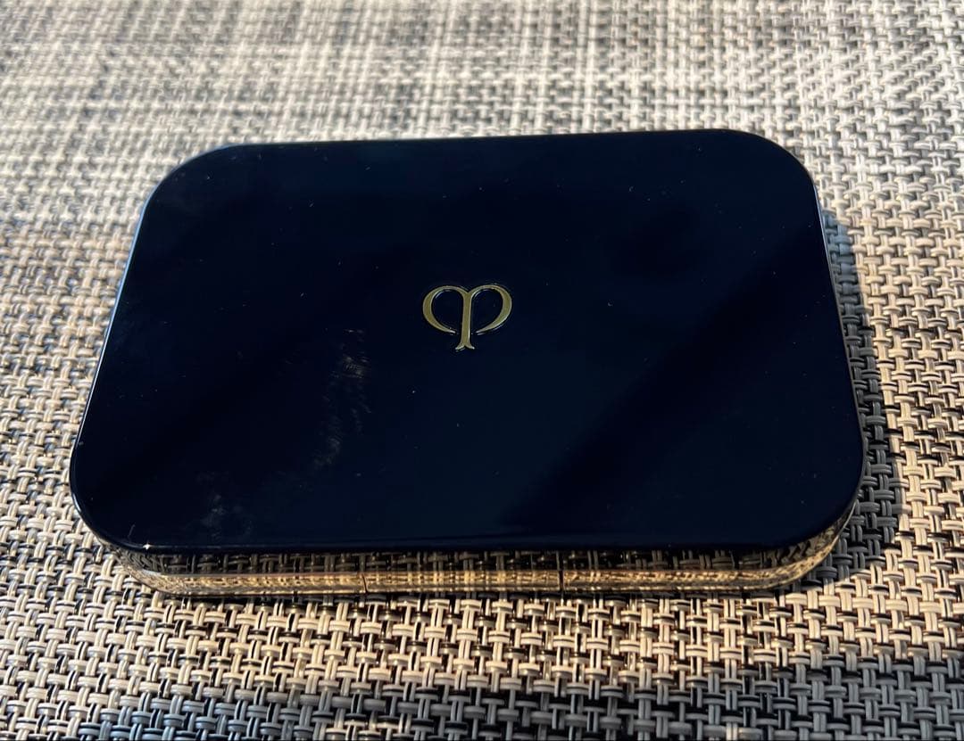 クレ・ド・ポー ボーテ パウダーファンデーション オークル20 11g