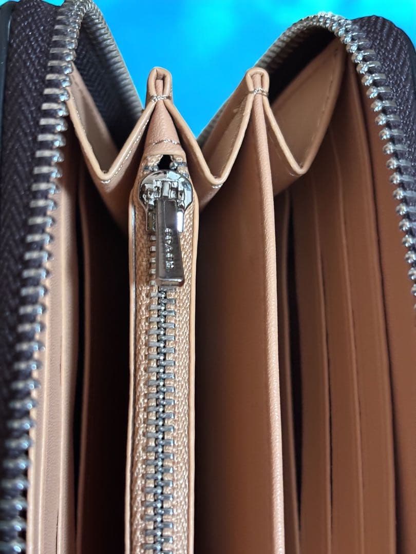 《新品》COACH 長財布ロゴ入りブラウン