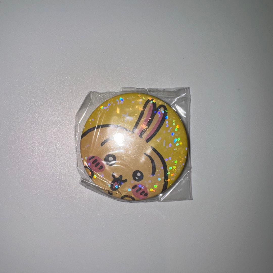 ちいかわらんど ひょっこりのぞくホログラム缶バッジ うさぎ - メルカリ