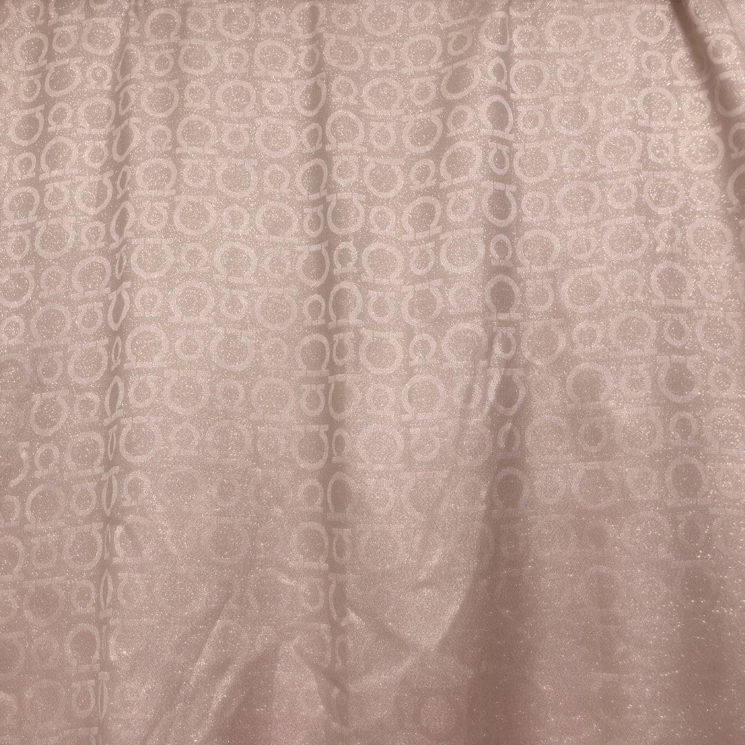 新品未使用✨Ferragamoシルク混紡ストール 約67cm x 180 cm｜楽天市場】