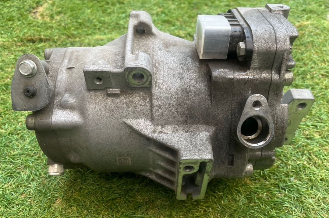 日産ノート 純正 エアコンコンプレッサー 92600-5WK0B 日産（NISSAN） NISSAN日産純正 ノート クーラーコンプレッサー 92600