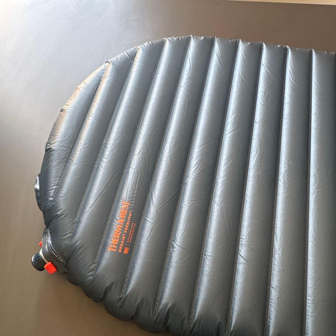 サーマレスト NEOAIR UBERLITE レギュラーサイズ ポンプサック付き