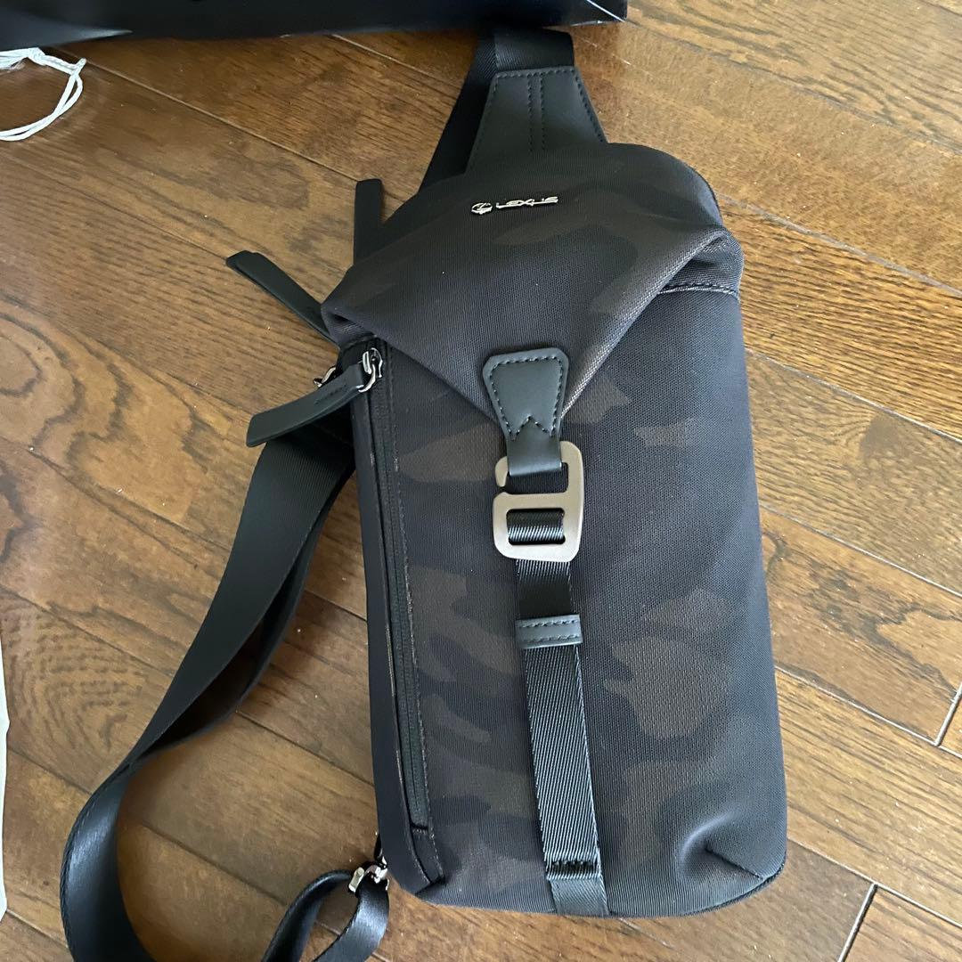 新品未使用レクサス ボディバック （シャドーカモフラージュ）