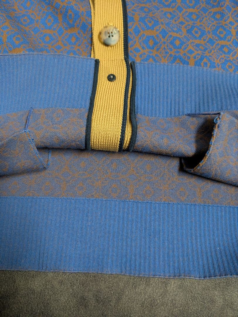 ア*ロ様 【高級】CABaN キャバン コスタリカンジャカード Vネック