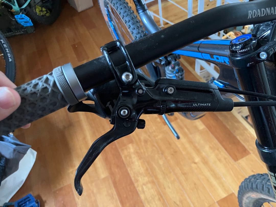 Giant Gloryフルサスペンション27.5 2015カーボンフレームDH - メルカリ