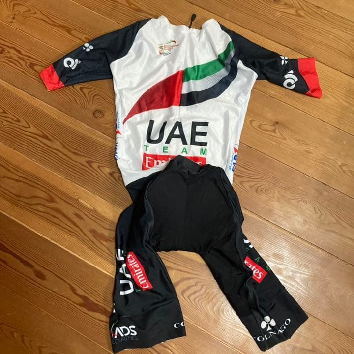 選手支給UAEチームエミレーツチャンピオンシステム製ビブパンツ