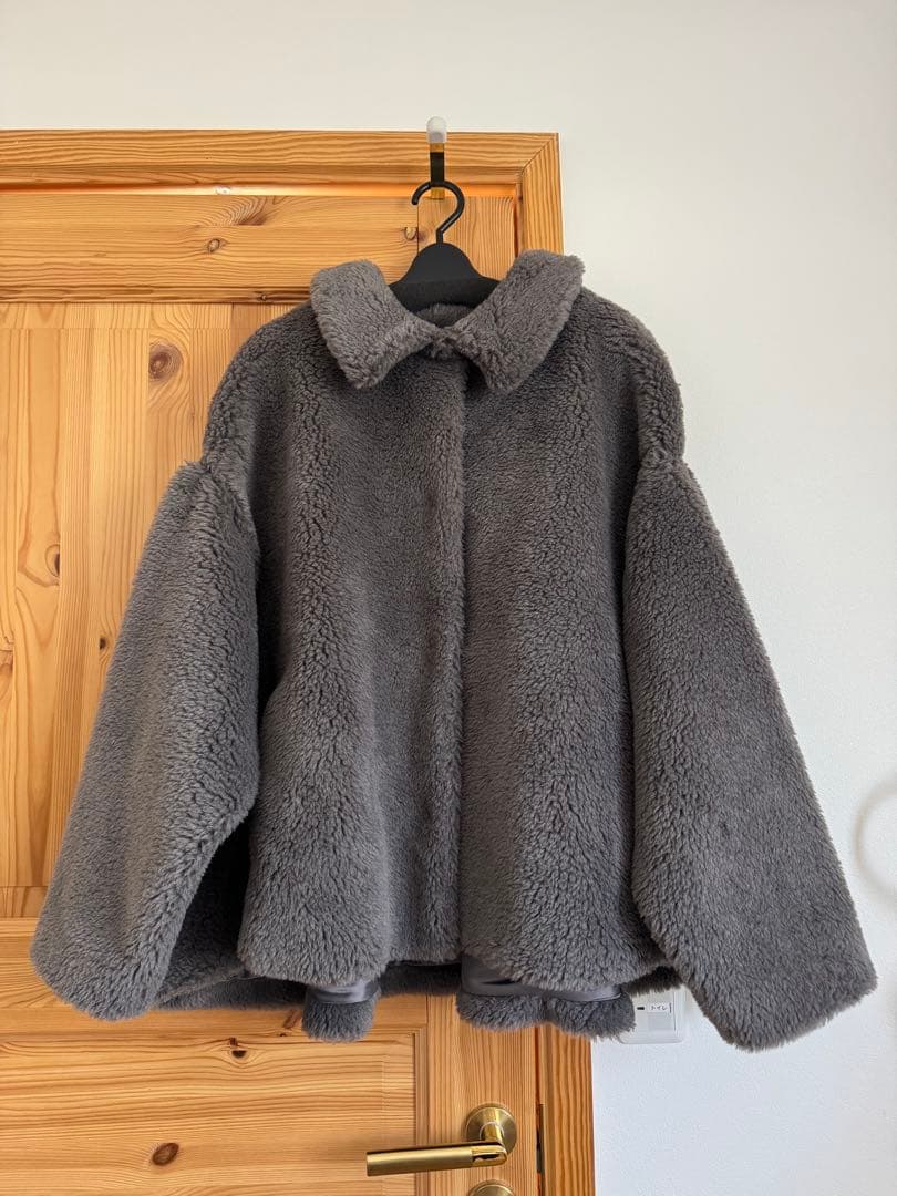 ジャケット・アウター HYEON ted cape / gray ted cape / gray 2/12 21:00 ～ 再販 (即納) | HYEON