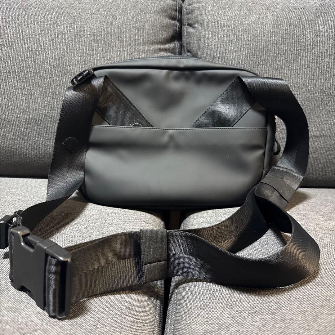 Y-Tag ブラック ボディバッグ カメラバッグ