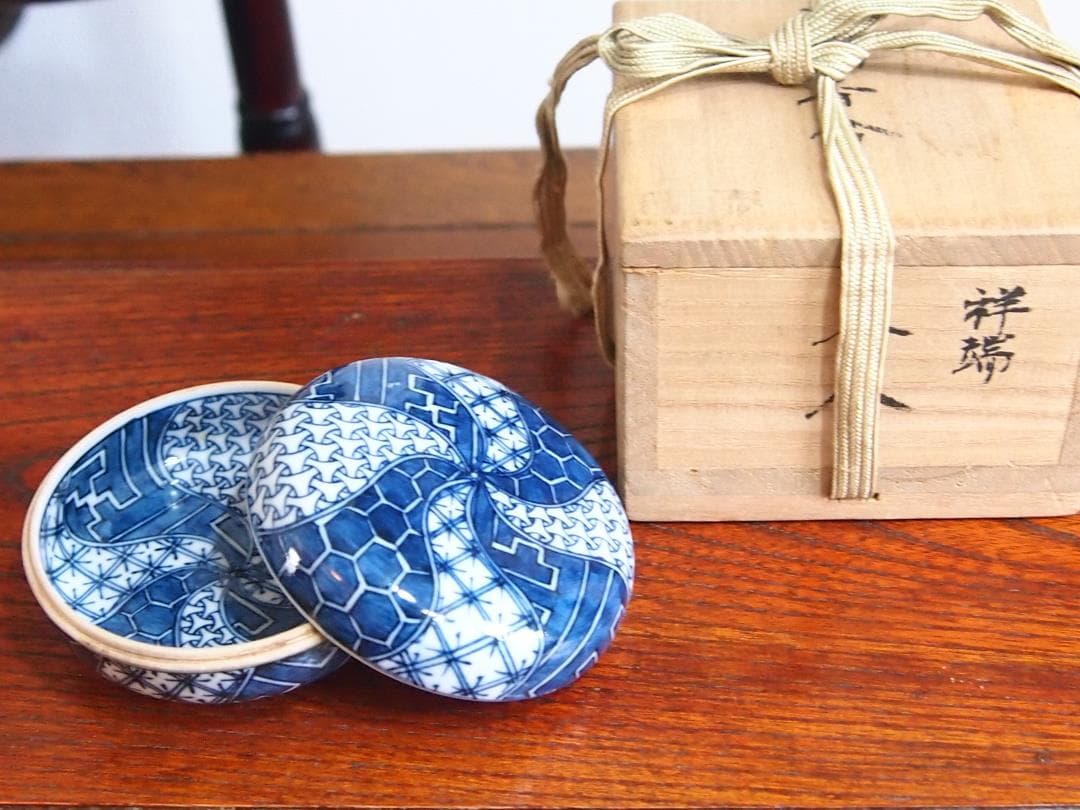 希少・骨董】五良太甫呉祥瑞造 染付 香合/蓋物/小物入れ 陶器/陶磁器