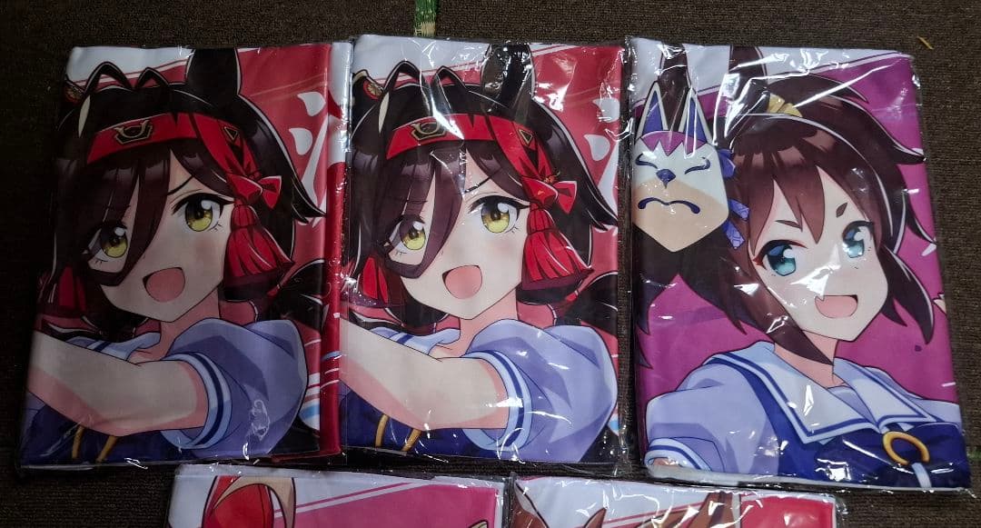 ウマ娘 公式応援タオル4枚とクッションとうちわとクリアファイル7枚と