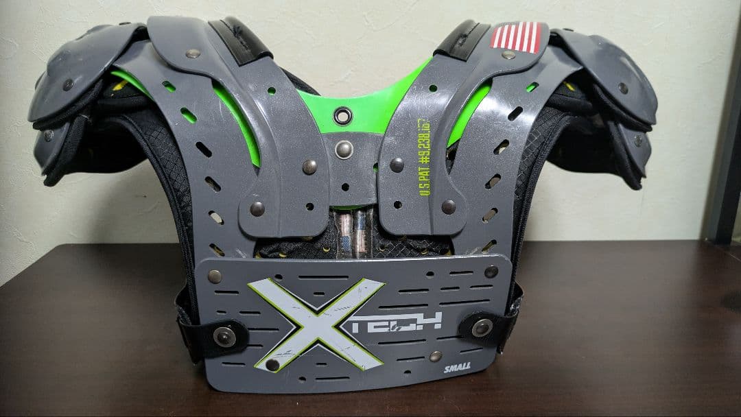 XTECH アメフト ショルダーパッド Sサイズ - メルカリ