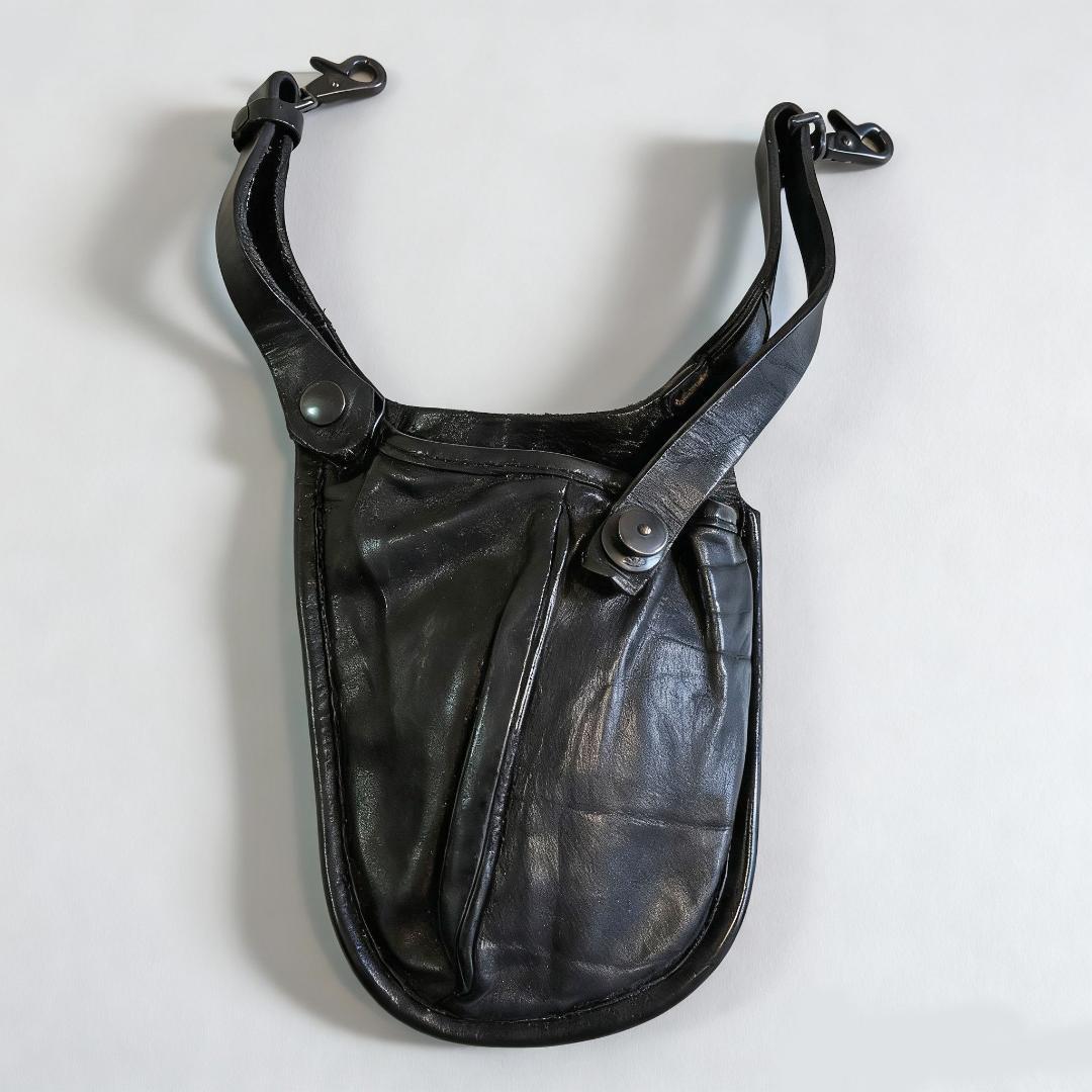 イサムカタヤマ バックラッシュ ダブルショルダー レザー ウエストバッグ ポーチ ISAMU KATAYAMA BACKLASH - Double Shoulder Waist Bag(大)