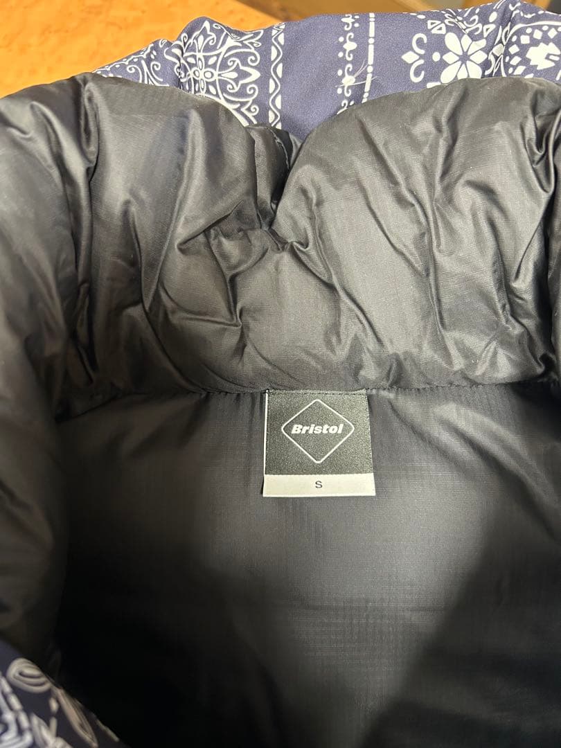 F.C.Real Bristol 　DOWN BENCH PARKA バンダナ柄