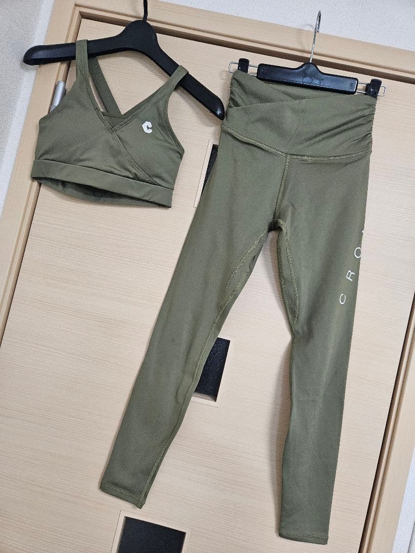 完売品 CRONOS woman レギンス&ブラトップセット S クロノス