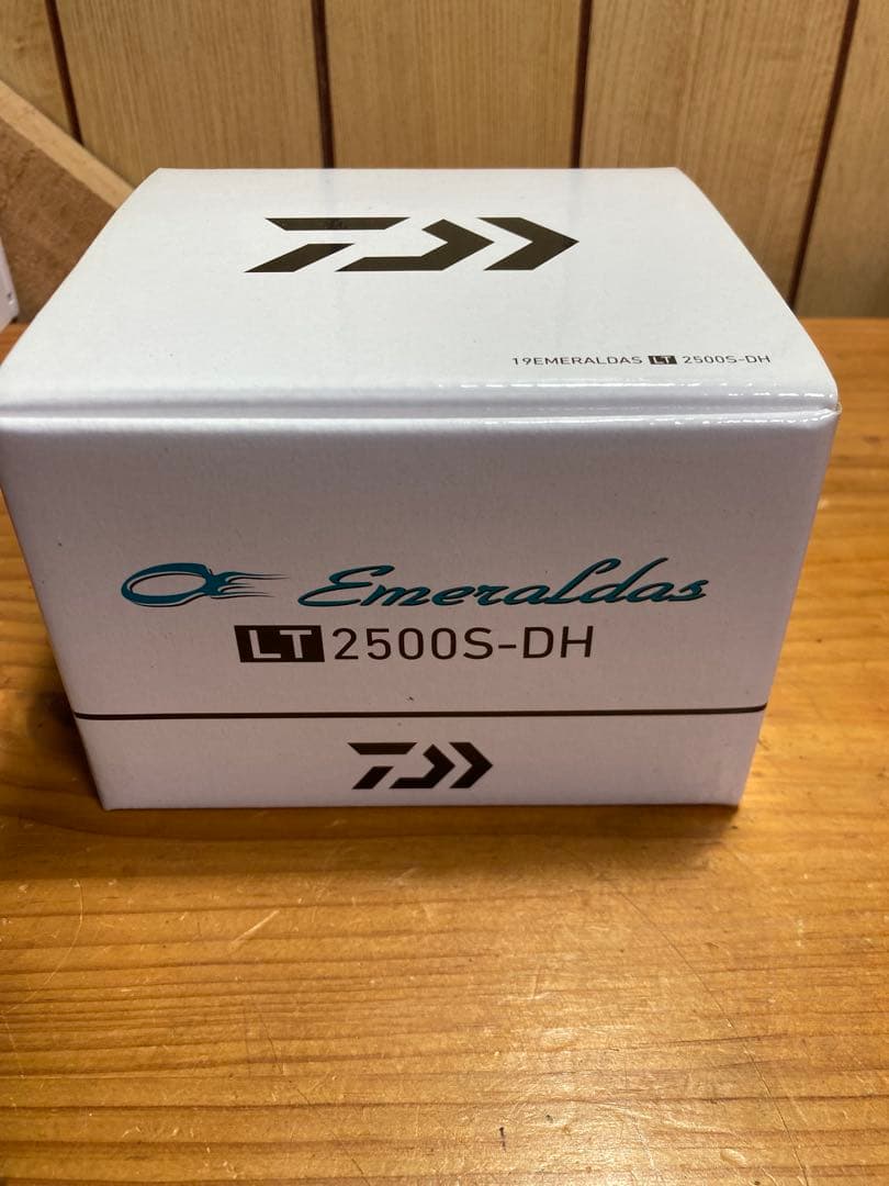 美品　Daiwa Emeraldas LT2500S-DH スピニングリール ダイワ スピニングリール 25エメラルダス AIR LT2500S-DH【即日発送