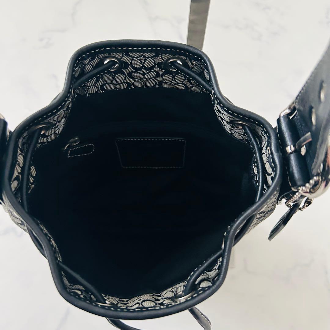 美品】コーチ ショルダーバッグ レザー×キャンバス シグネチャー 巾着型 黒