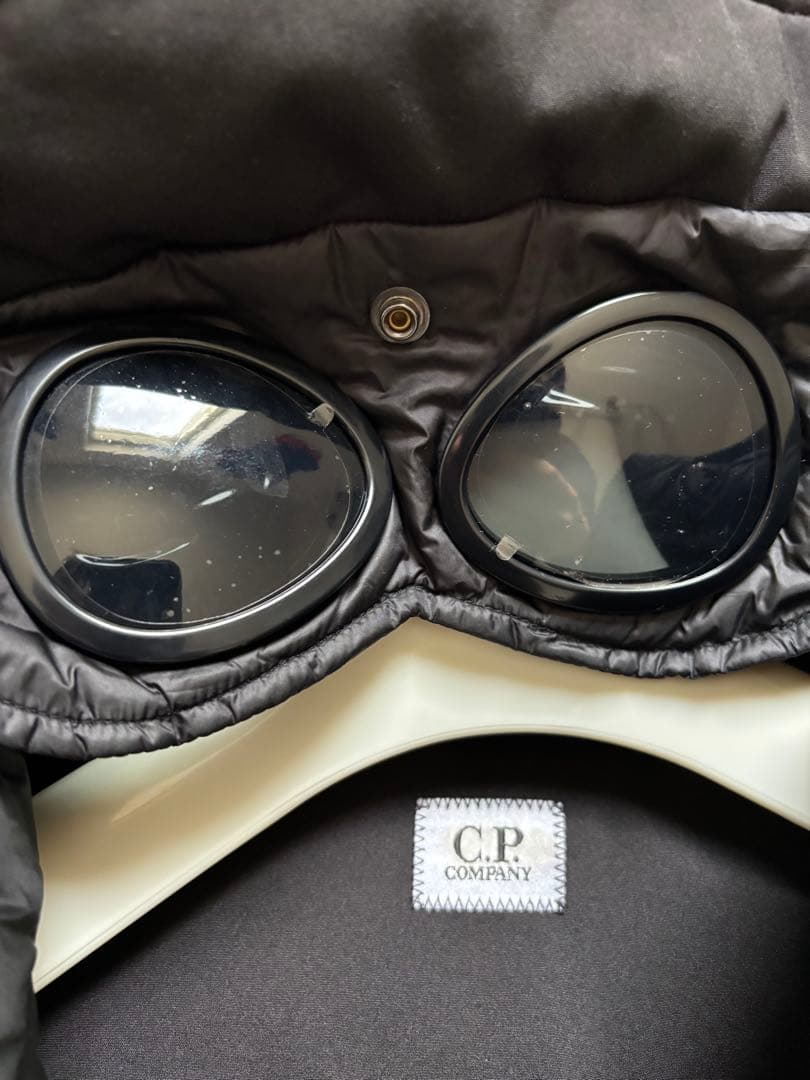 【C.P.COMPANY】✨大人気✨ゴーグルハイブリッドダウンジャケット黒　50