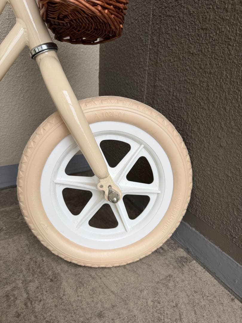 競技用バランスバイク、日本未入荷】bike8 黒/銀モデル Amazon.co.jp
