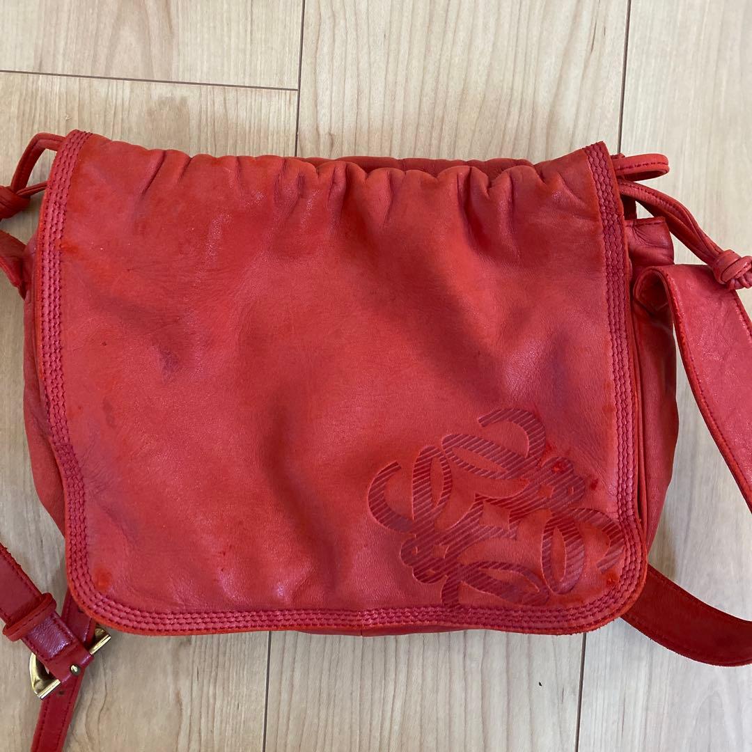 LOEWE レッドショルダーバッグ Small Squeeze bag in mellow nappa lambskin Red - LOEWE USA
