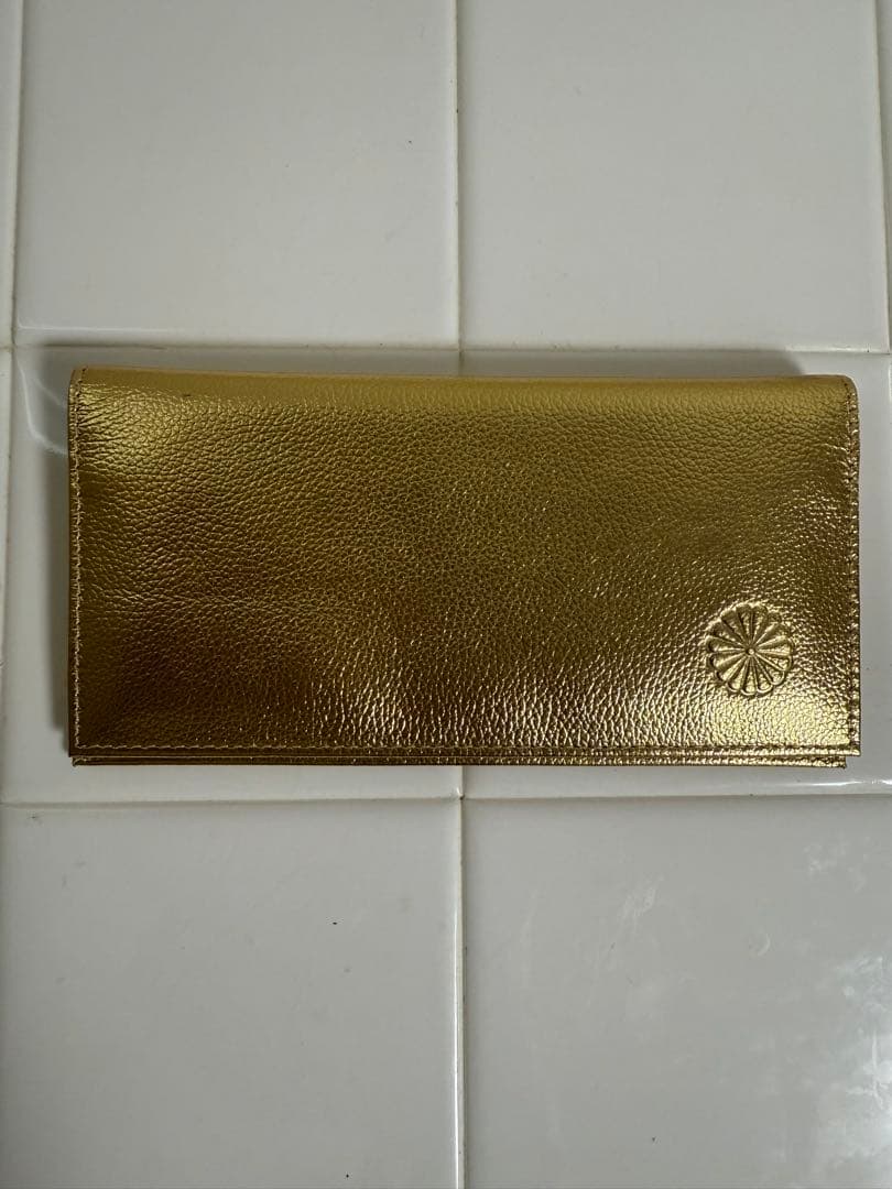 希少価値のある皇居の長財布‼️本革•ゴールド - メルカリ