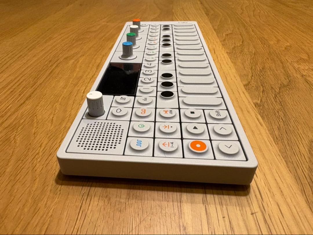 OP-1 シンセサイザー ホワイト Teenage Engineering OP-1