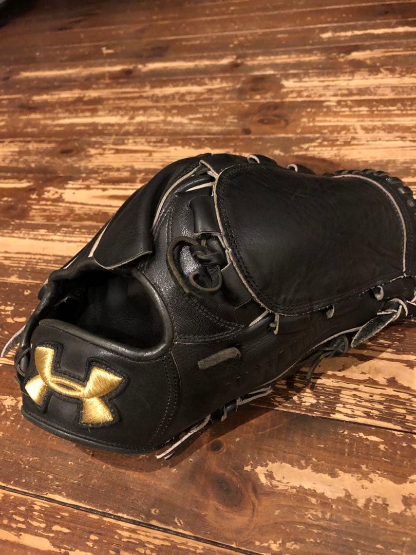 新 デザインスポーツ・レジャー - UNDER ARMOUR 投手用 硬式グラブ