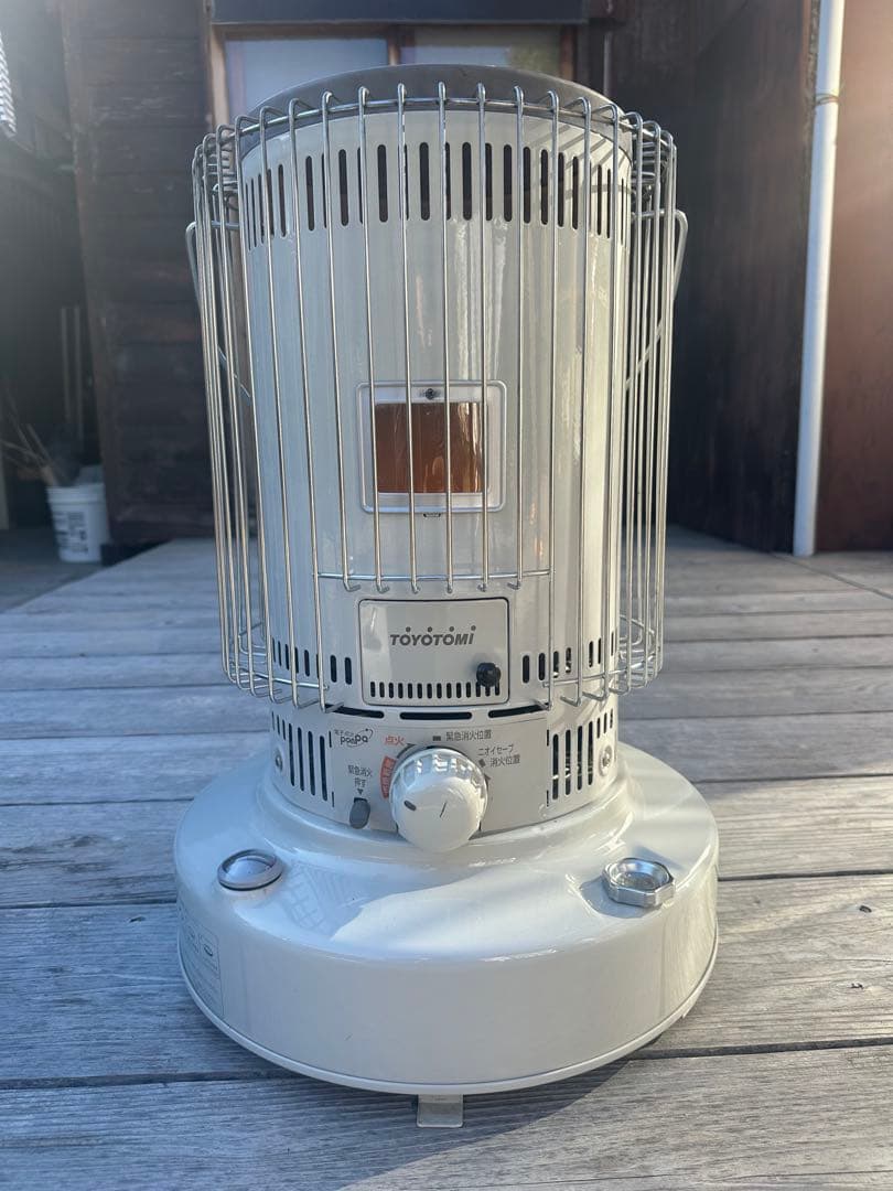 タカチャン　2022年製　トヨトミ 石油ストーブ KS67HW おまけ付き タカチャン 2022年製 トヨトミ 石油ストーブ KS67HW おまけ付き