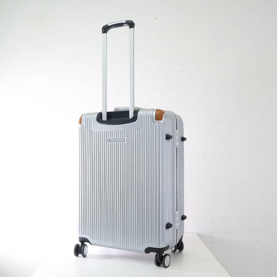 値下展示品 スイスミリタリー プレミアムCタイプ シルバー 64L スーツ