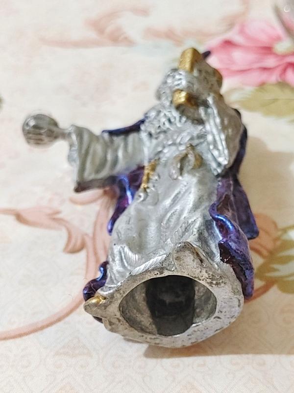 魔法使いのフィギュア 青と銀