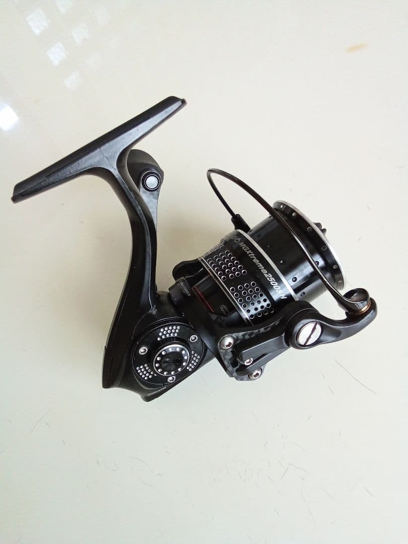 Revo MGXtreme スピニングリール 2500MSH Revo MGXtreme 2500SHの