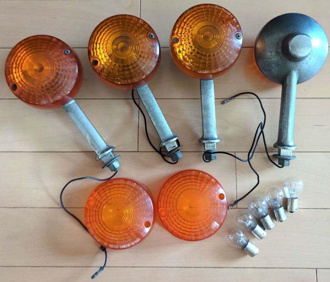 GS750/1000 当時もの純正ウインカー4個セット、スペアレンズ&電球付き GS750/1000 当時もの純正ウインカー4個セット、スペアレンズ&電球付き