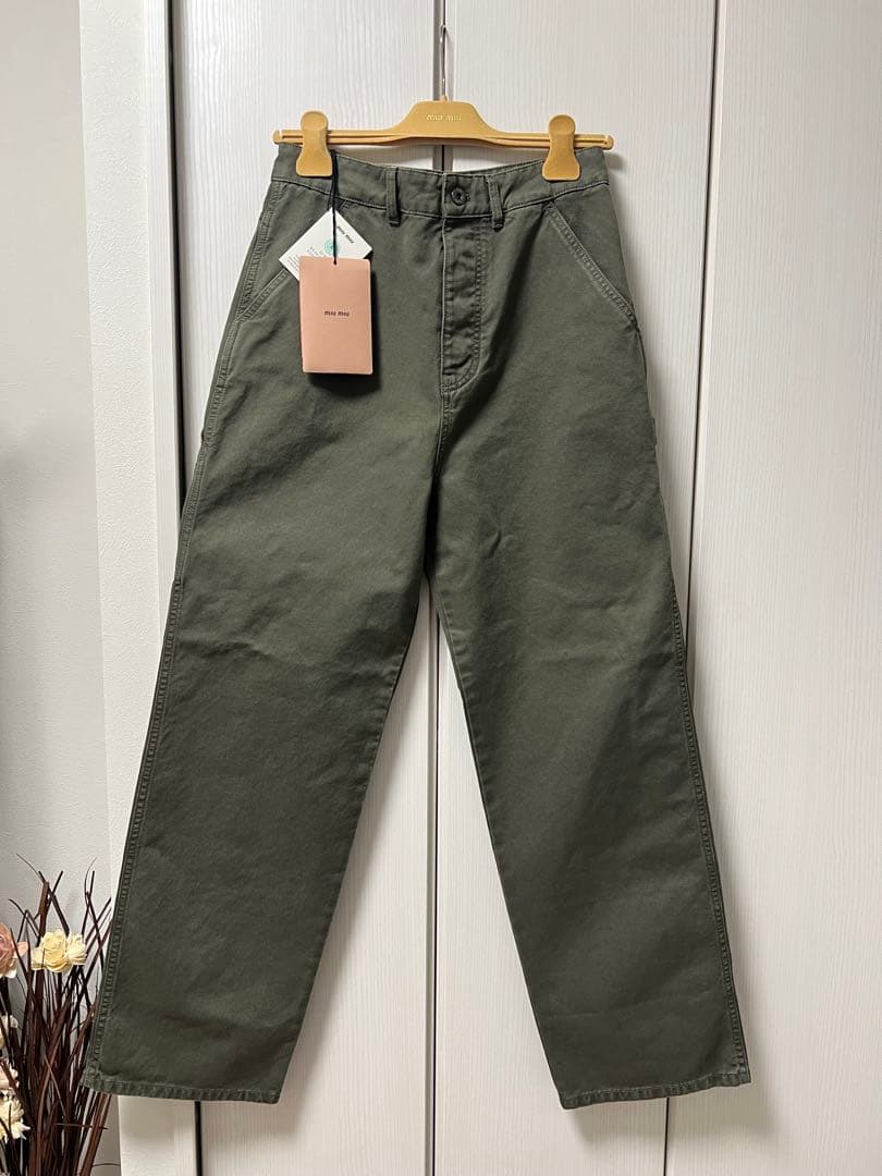 新品タグ付き MIUMIUカーゴパンツ 36値下げ不可 - メルカリ