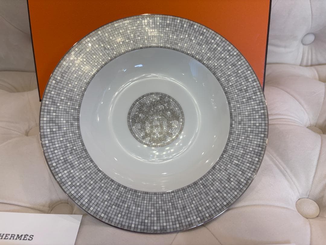 【モンキーハッピー】★エルメス スーププレート モザイク24 プラチナ スーププレート 〈モザイク 24〉 プラチナ | Hermès - エルメス-公式サイト