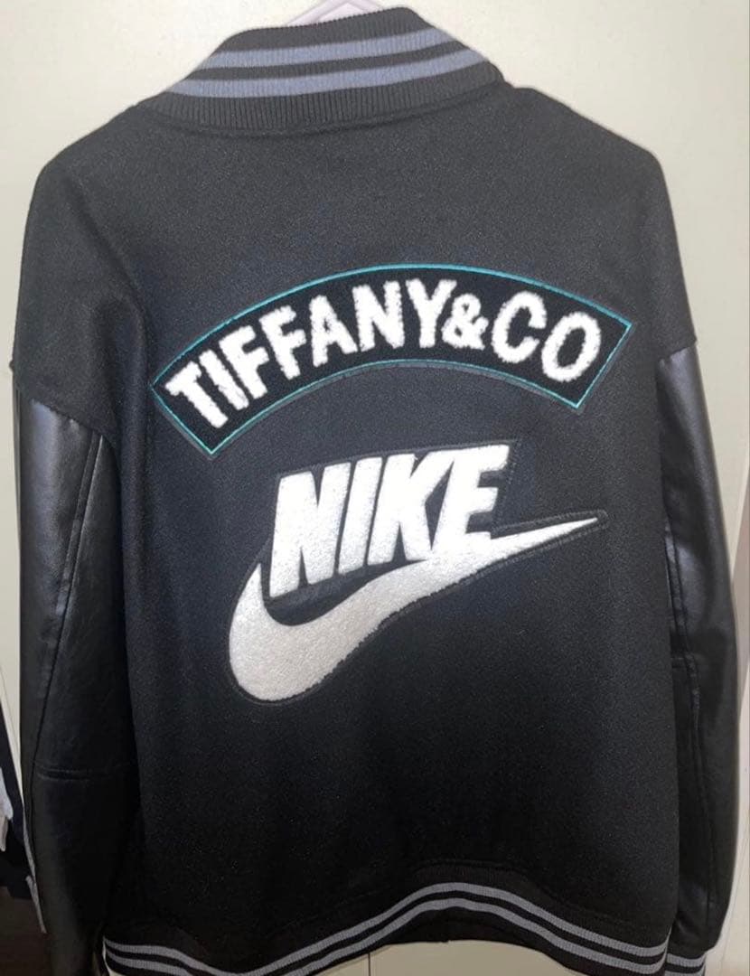 Tiffany&co. Nike スタジャン ブラック - メルカリ