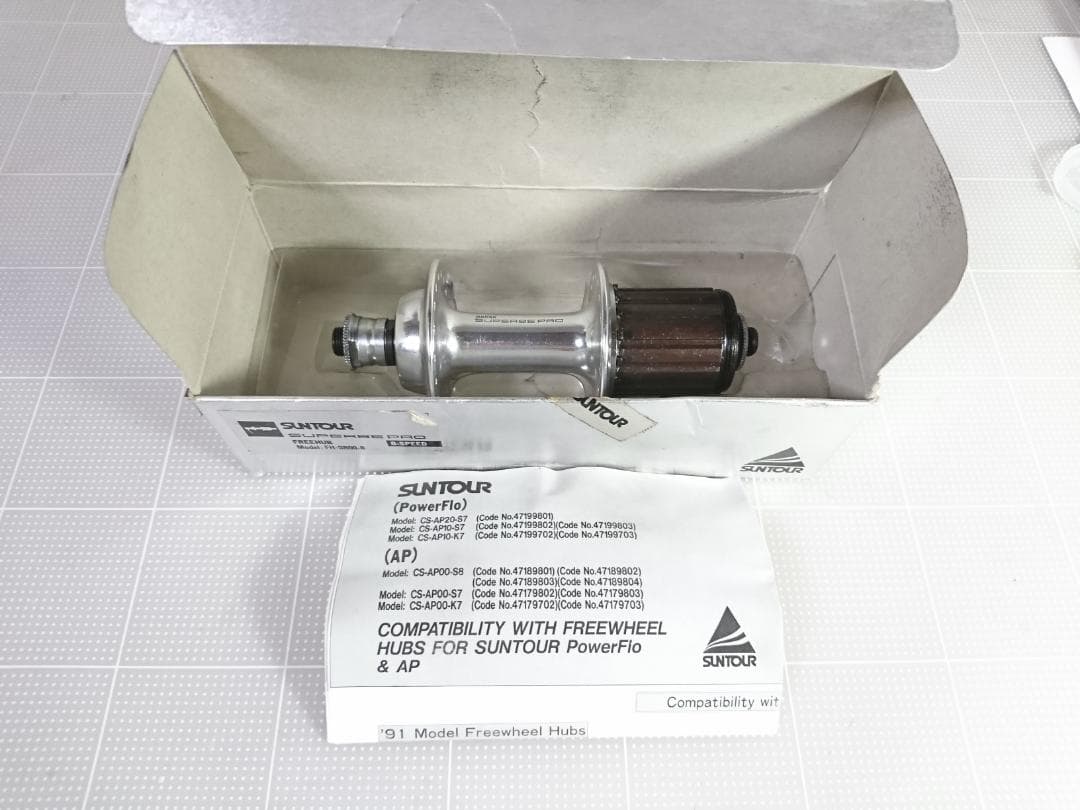 新品】 8速リアハブ & スプロケット SUPERBE PRO サンツアー