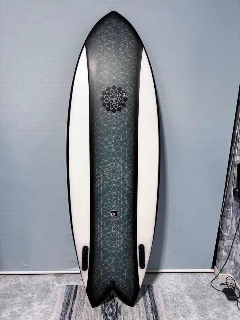 美品 GMC GARY MCNEILLツインサーフボード5.5 - メルカリ