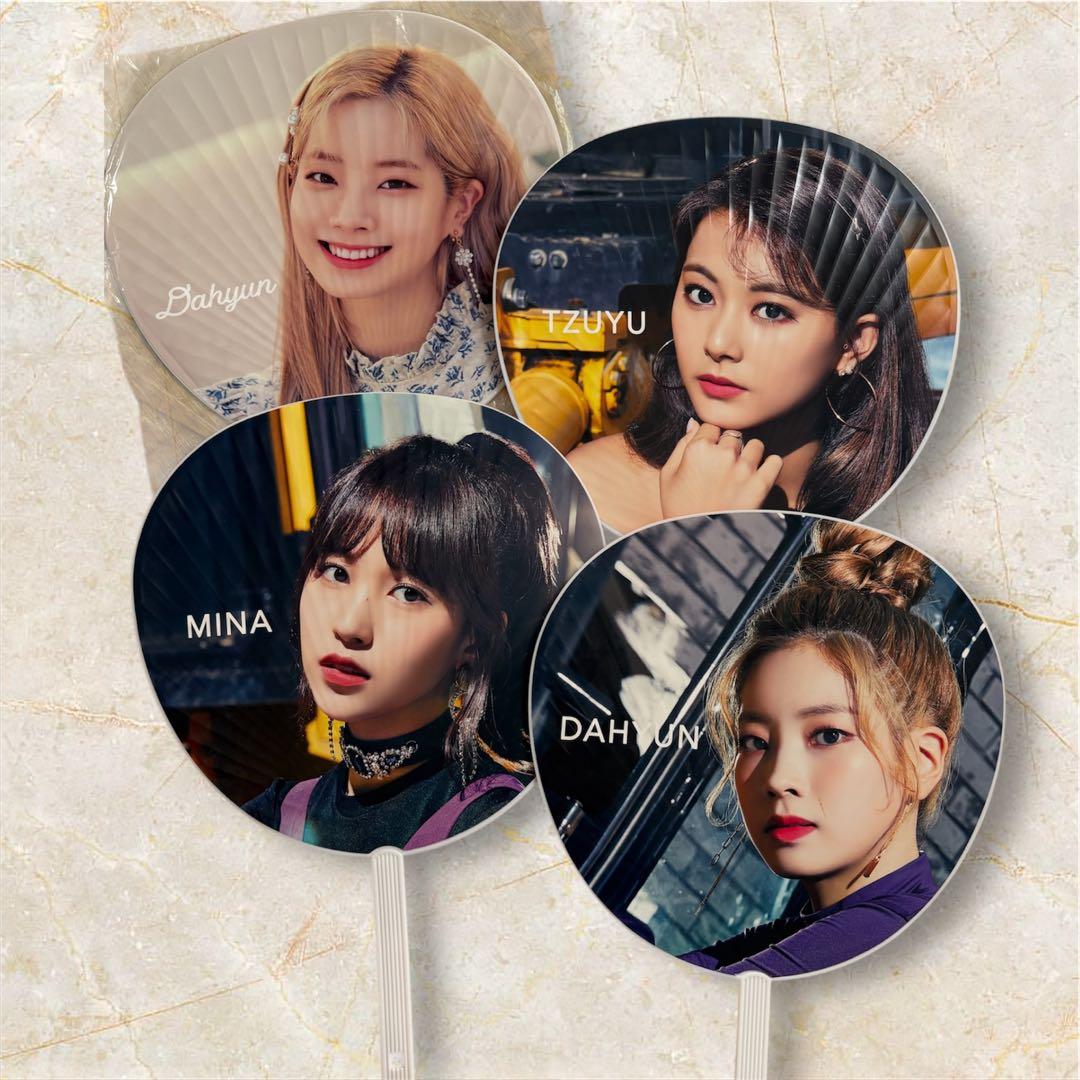 TWICE うちわ 4枚セット BDZ / WORLD tour2019 - メルカリ