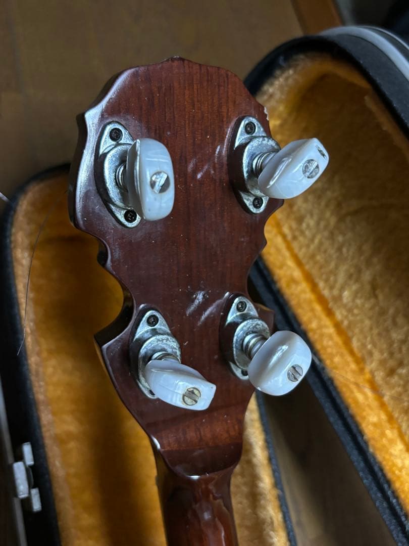 Vine5弦バンジョー ハードケース、スライド式5弦カポ付き！