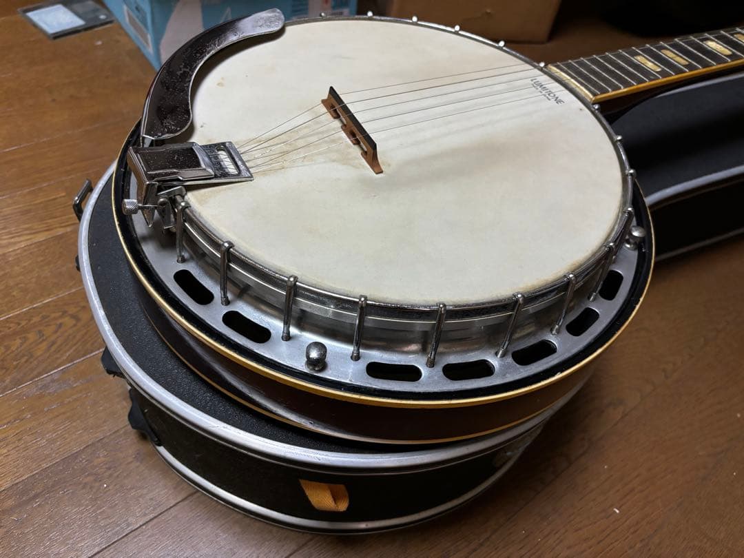 Vine5弦バンジョー ハードケース、スライド式5弦カポ付き！