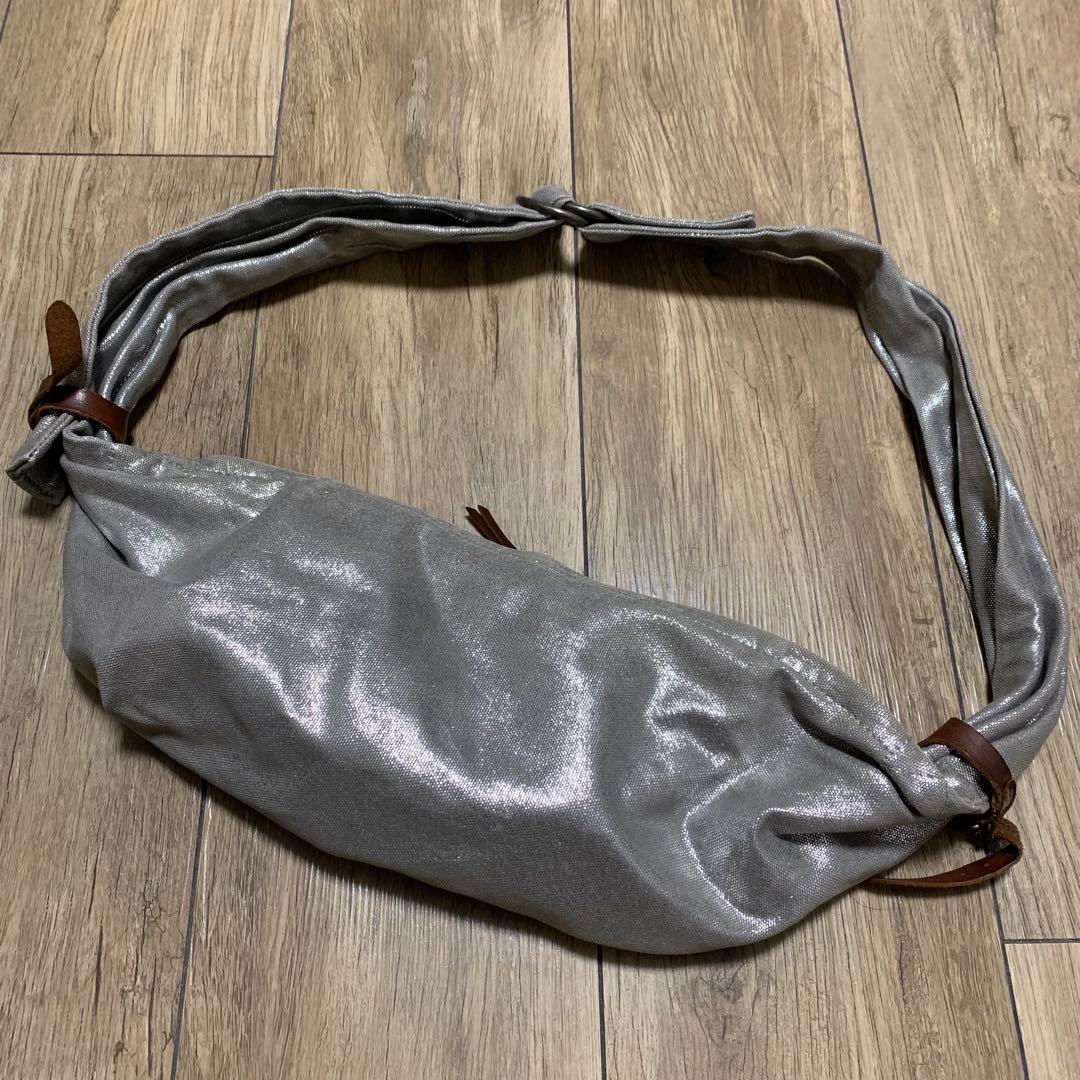 KAPITAL 箔キャンバス リトルスナフキンバッグ シルバーの通販はau PAY