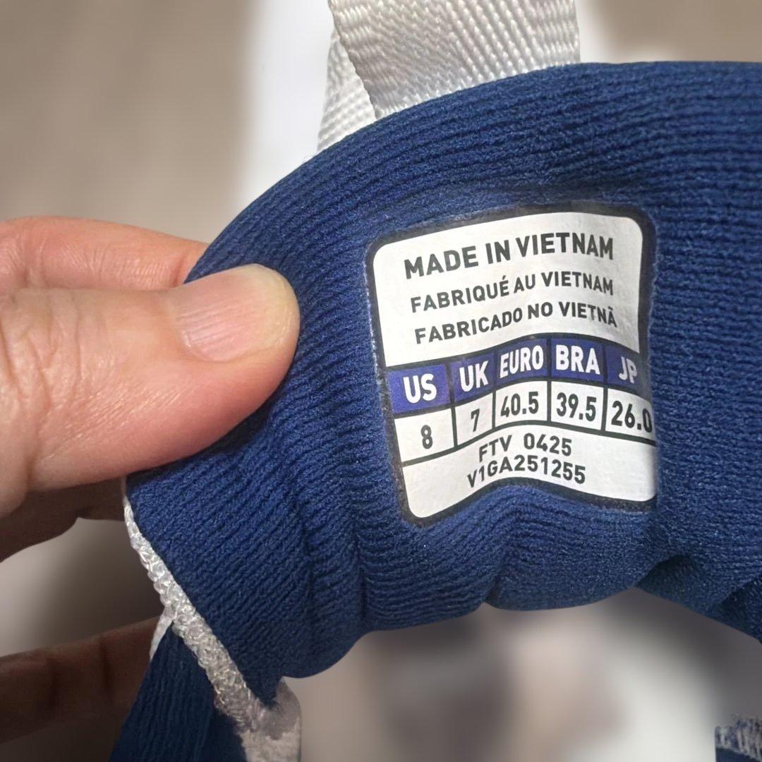 ミズノ バレーボールシューズ ウエーブモメンタム 26.0cm 美品箱なし