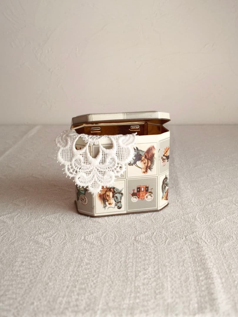 トントトンさま】vintage doily ❀オーバルが可愛い レースドイリー