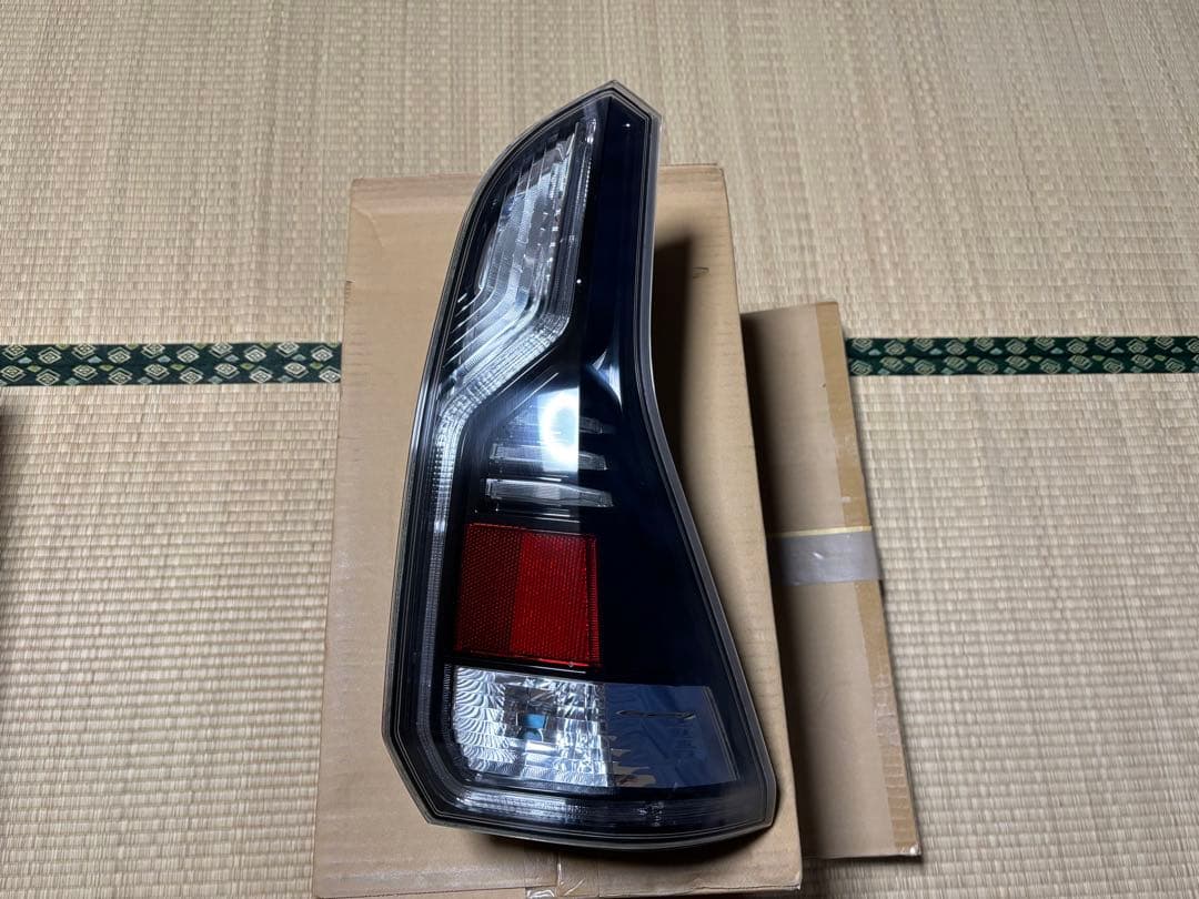 日産セレナC27前期e-POWER用テールレンズ　右側Ａ 日産セレナC27前期e-POWER用テールレンズ 右側A セレナ C27型 前期 e-