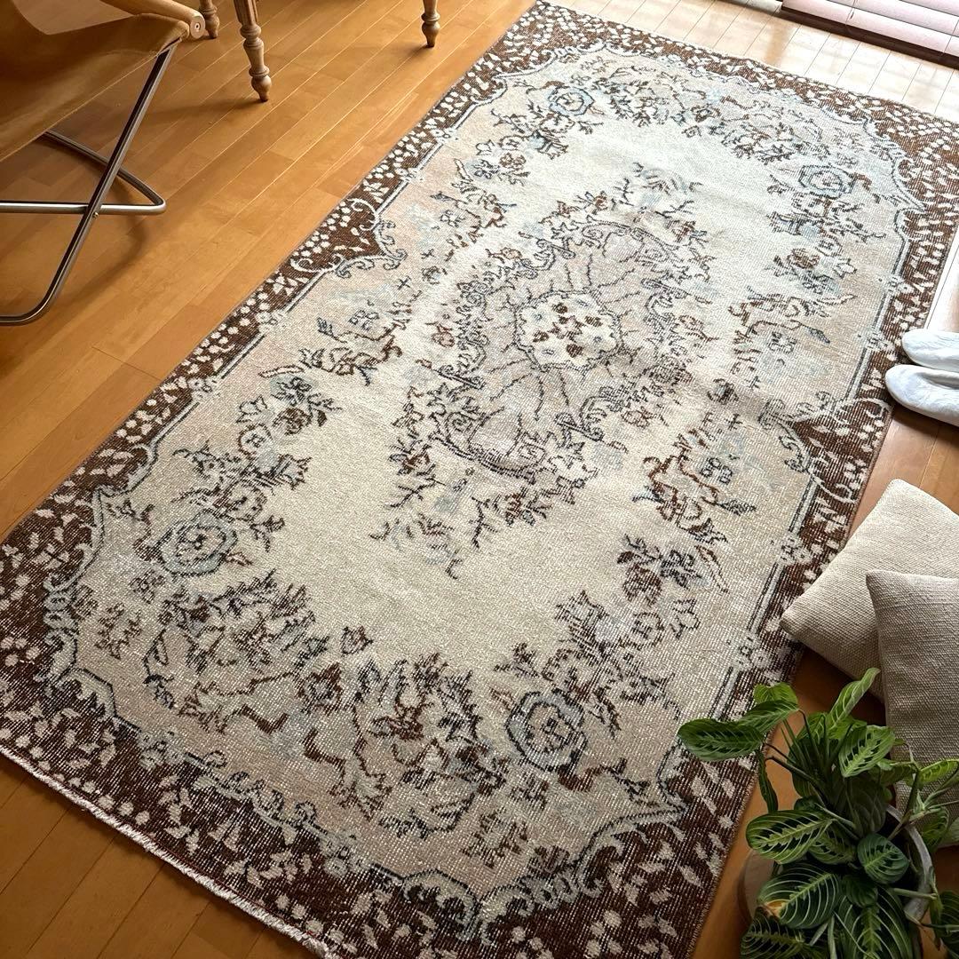 113×207花や実　淡いベージュ×クリーム×ブラウン　トルコヴィンテージラグ 113×207花や実 淡いベージュ×クリーム×ブラウン トルコヴィンテージ