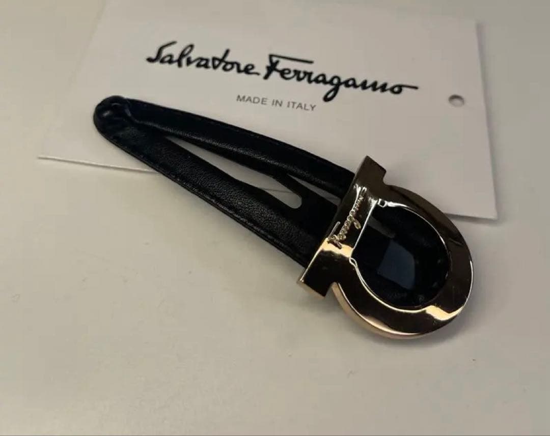 Salvatore Ferragamo フェラガモ 髪カッチン止め 髪飾り髪止め フェラガモ Ferragamo 新作 バレッタ ヴァラ リボン 黒 髪留め 髪飾り