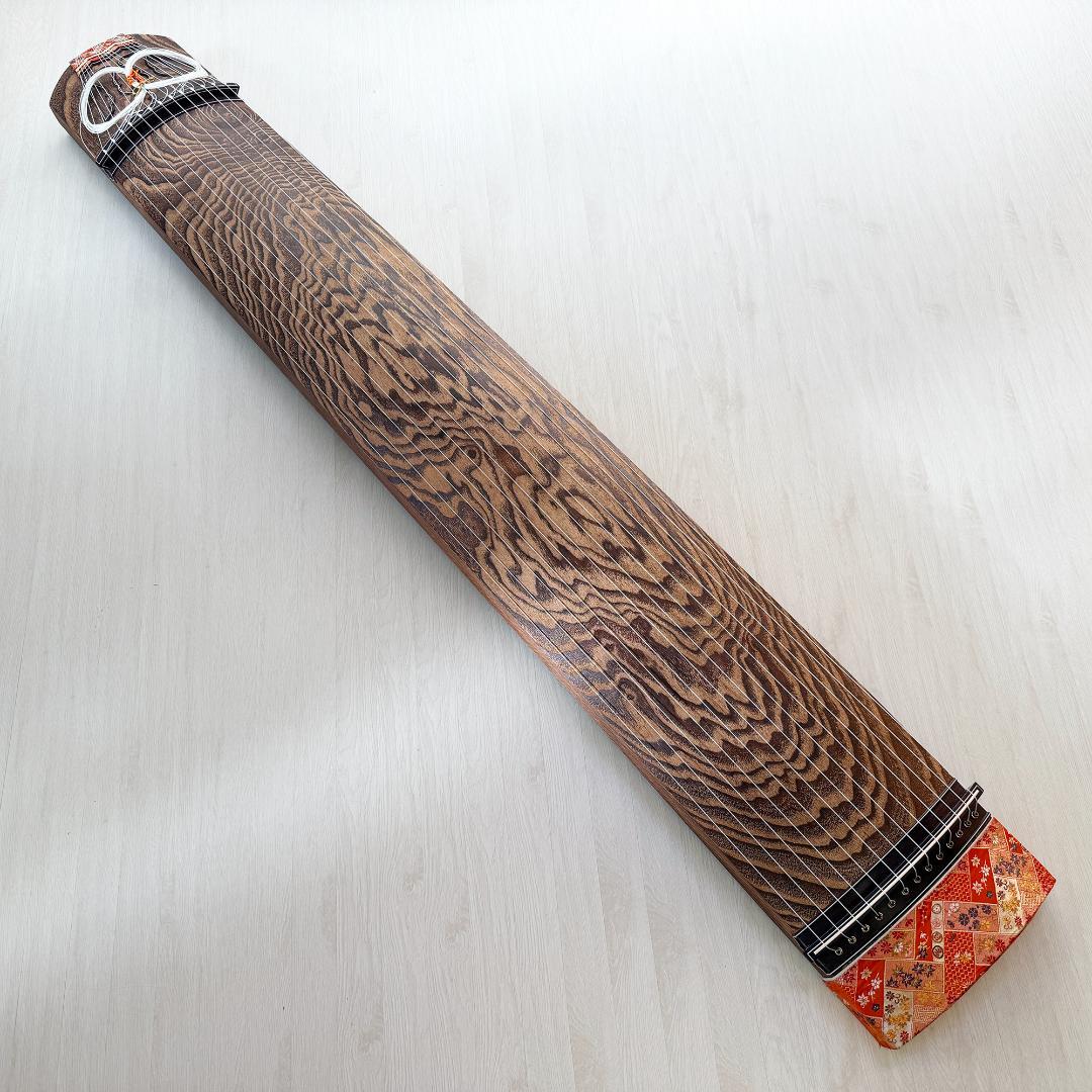 最高級 琴 13弦 綾杉彫り 山有 山田流 舟一刀 玉緑包み柏葉 くり甲 蒔絵 最高級 琴 13弦 綾杉彫り 山有 山田流 舟一刀 玉緑包み柏葉 くり甲