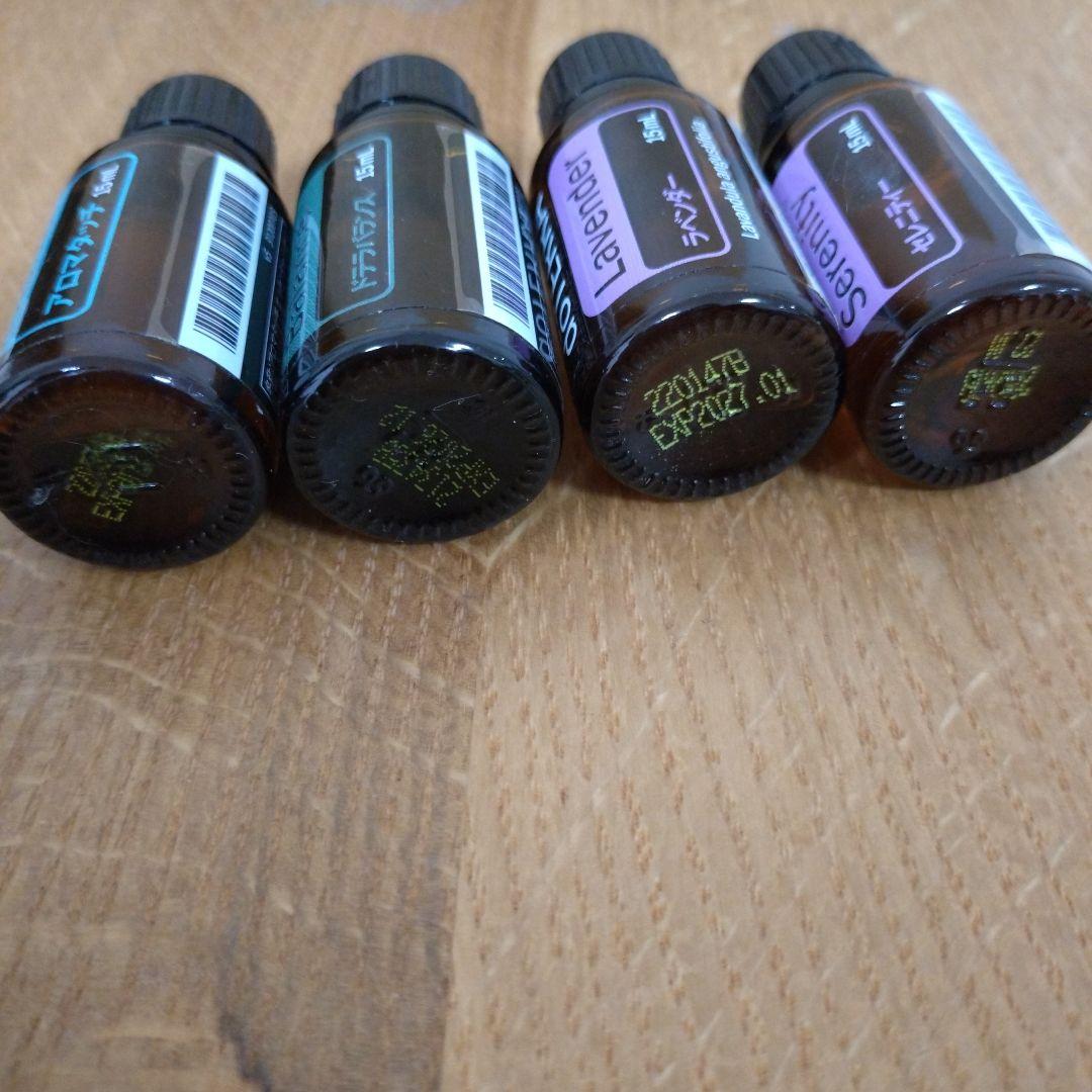 公式 エッセンシャルオイル18種開封済、クラリカームロールオン開封済