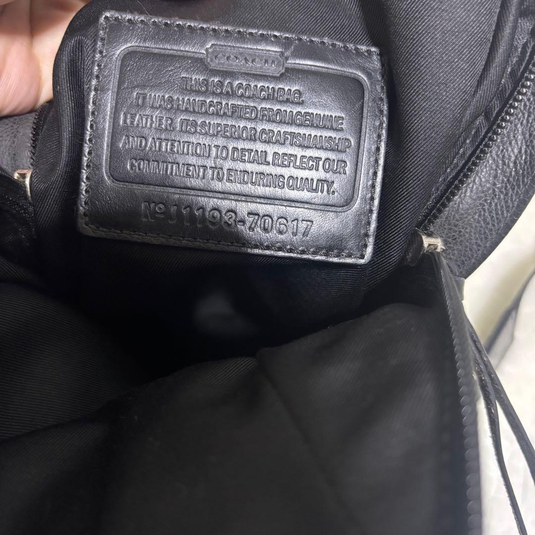 コーチ ボディバッグ トンプソン 本革 斜め掛け ロゴ型押し ブラック