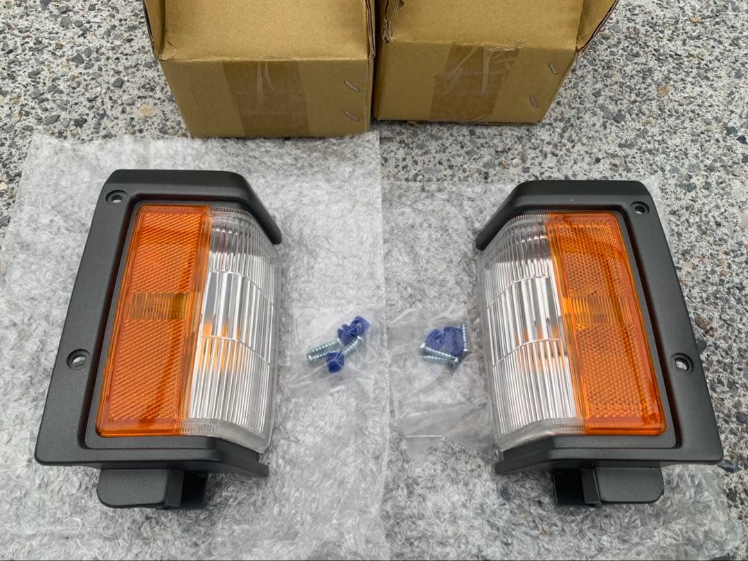 D21 ダットサントラック　ハードボディ　コーナーランプ　サイドマーカー　前期 日産 ダットサン D21 コーナーランプ US純正タイプ フロント コーナー